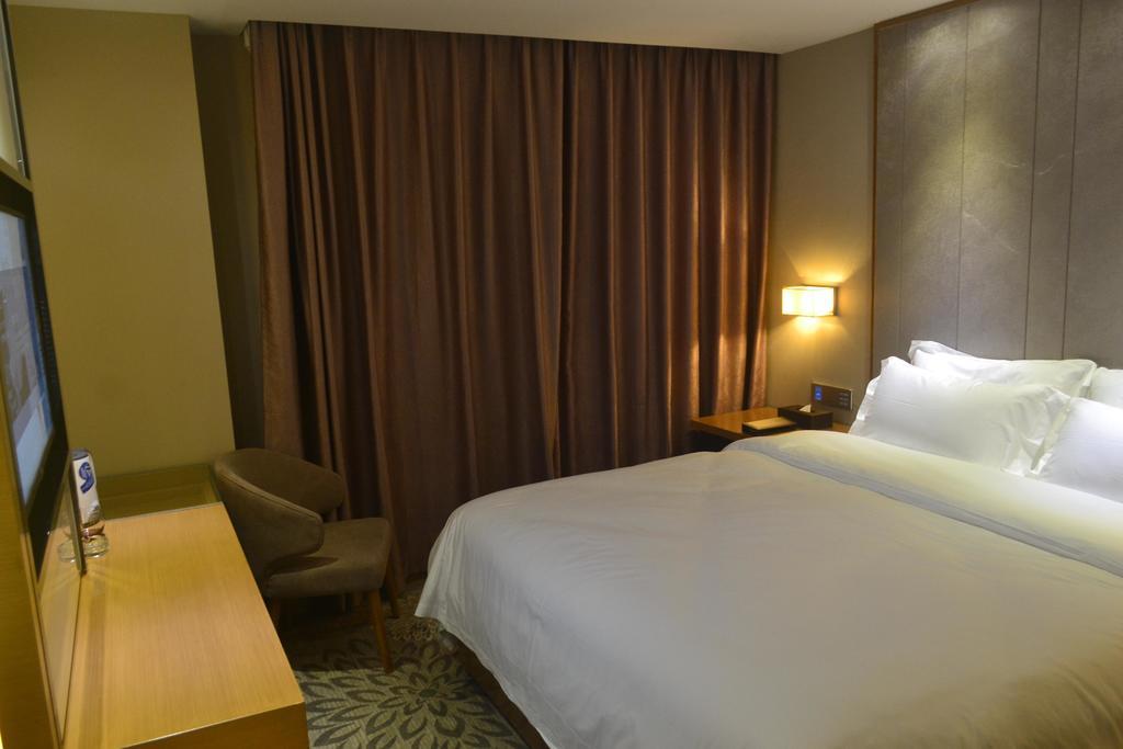 Lavande Hotel Zhuhai Gongbei Port Square Exterior foto
