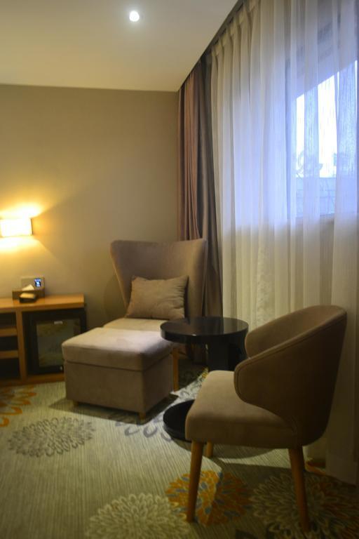 Lavande Hotel Zhuhai Gongbei Port Square Exterior foto