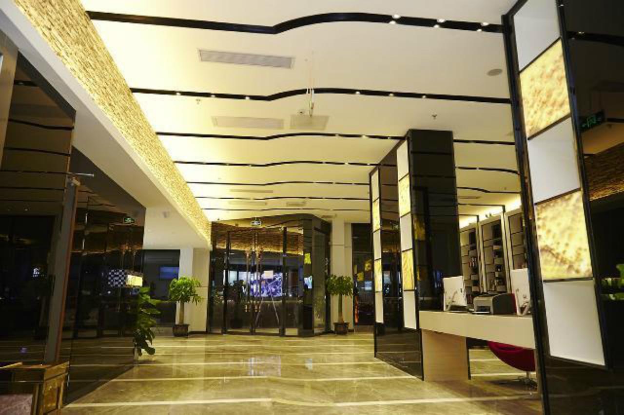 Lavande Hotel Zhuhai Gongbei Port Square Exterior foto
